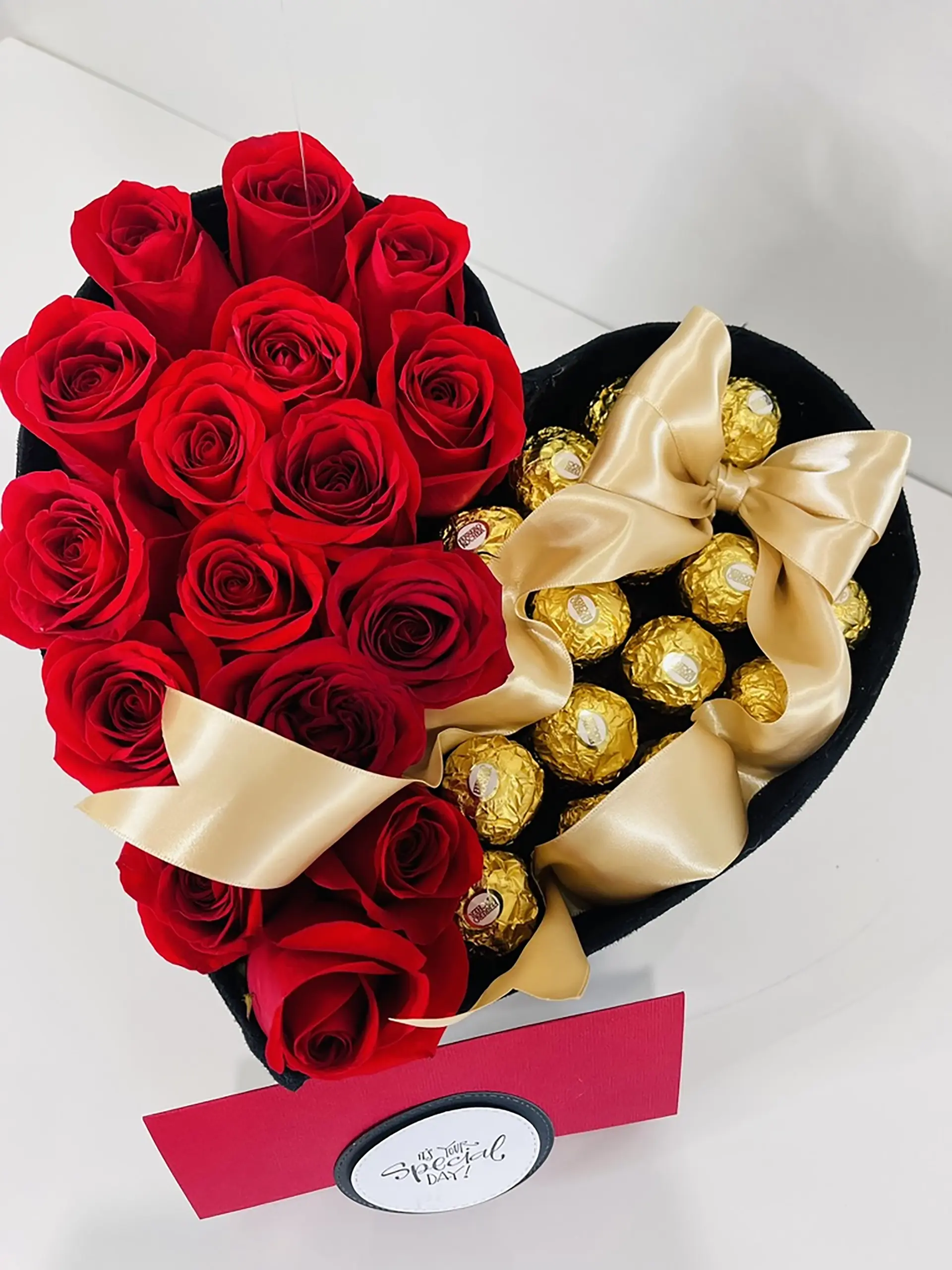 E04E6F4A-717A-4079-9D0F-C1524FA5FF10_1_105_c RedRosesBox